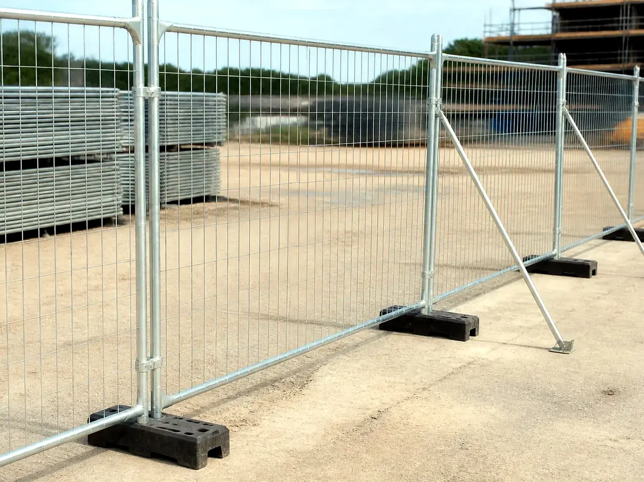temporary fence panel with feet clamps and site installation view