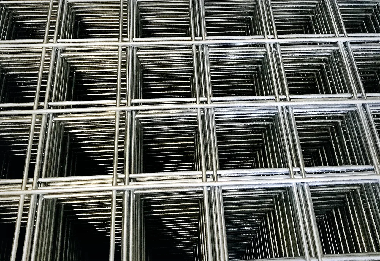 BRC roll top welded mesh fence panel with rounded top and matching posts