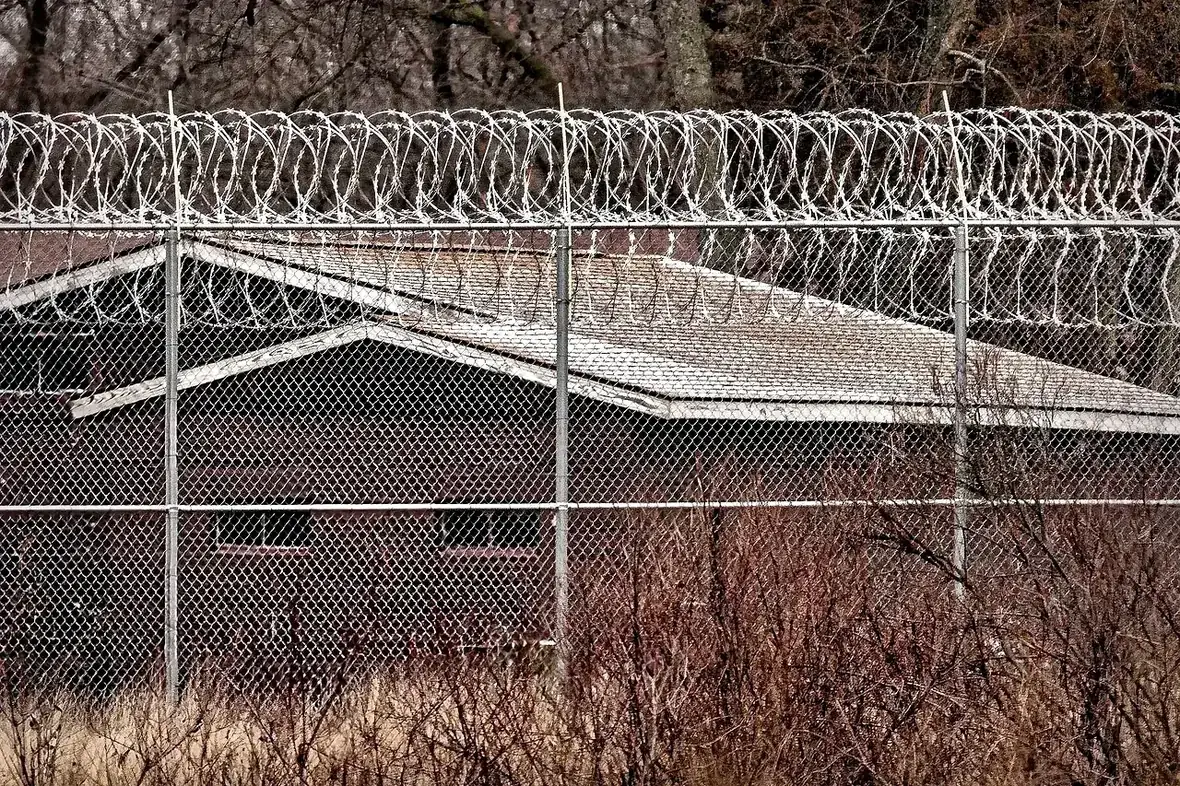 barbed wire and razor wire for farm and rural security fence