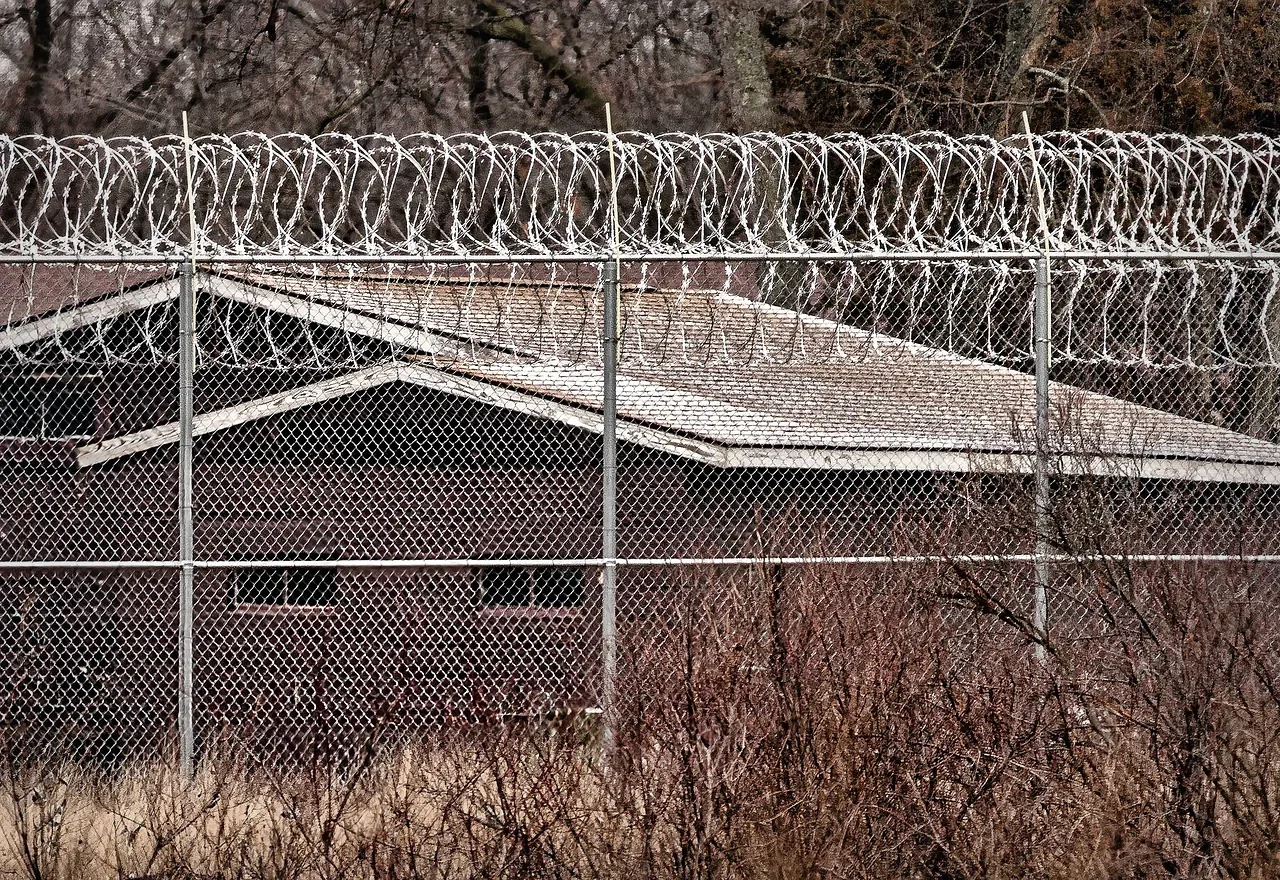 concertina razor wire and barbed wire coils for security fence topping