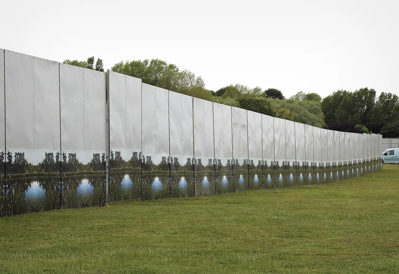 Temporary fence panels for construction and event use